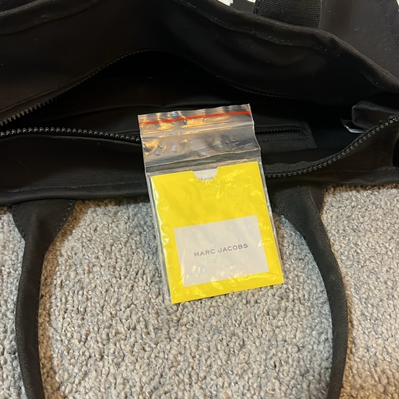 Gently used Marc Jacob’s Tote Bag! - Picture 4 of 7